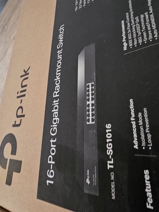 Switch TP-LINK TL-SG1016, 16 x 10/100/1000Mbps, montabil in rack 1U