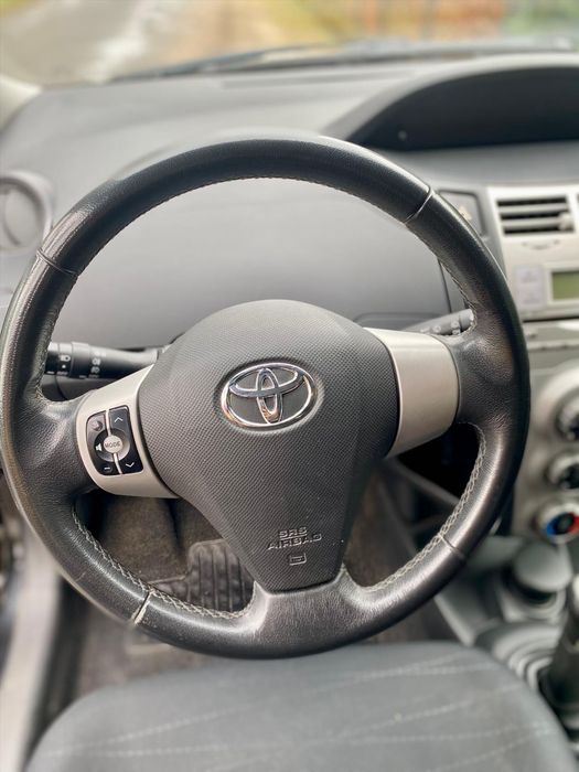 Vând Toyota Yaris