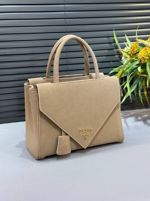 Geanta Prada noua !!! Dimensiuni 25/21 !!!