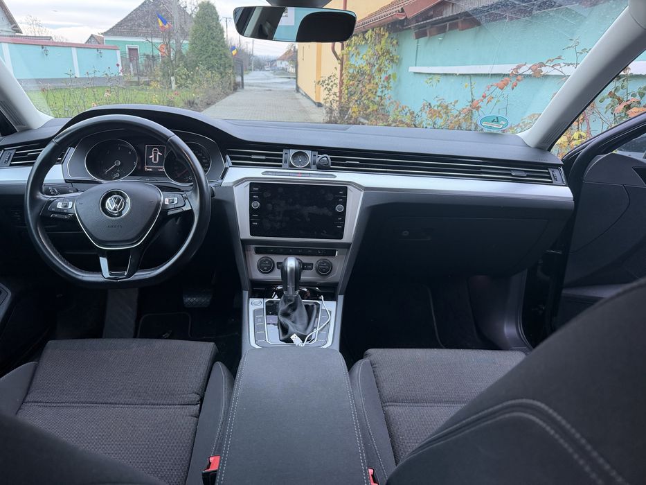Vând Volkswagen Passat