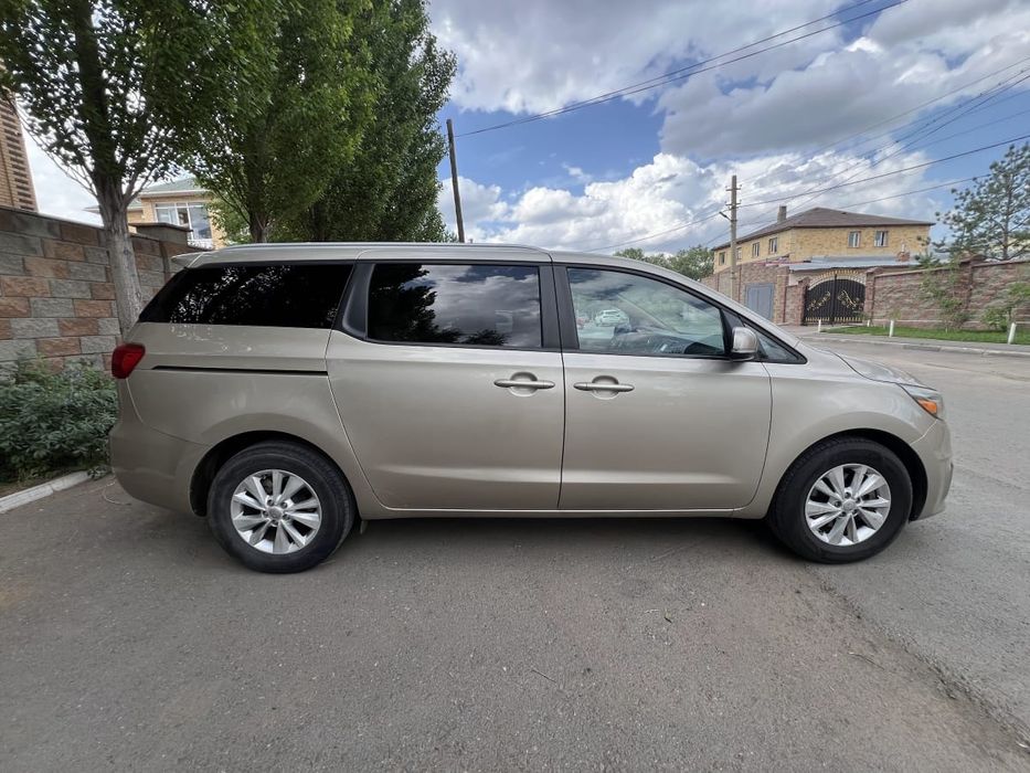 KIA Carnival свежедоставлен