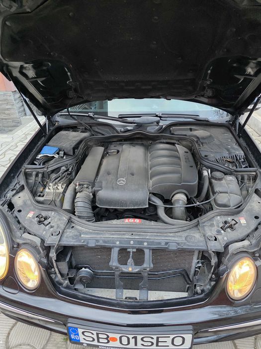 Mercedes-Benz E220 CDI Avangarde – 2005 – Stare excelentă