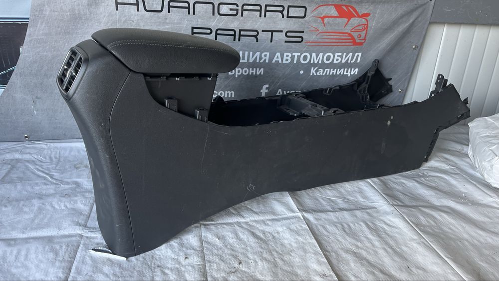 Средна конзола с жабка Hyundai i30 2017