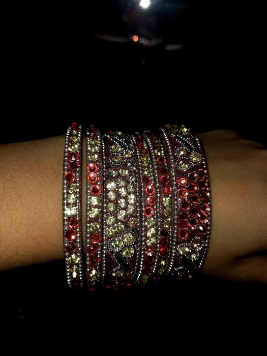 Yengi. Koyne lozim sharf braslet.