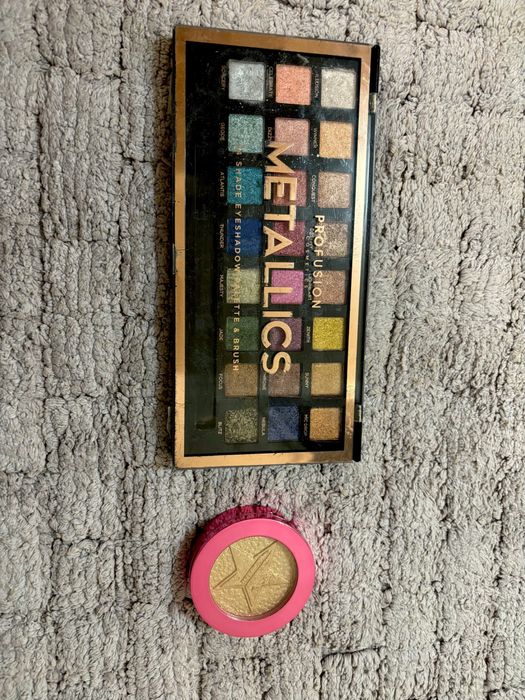 Cocosolis Chocolate,Палитра сенки 24 цвята, Хайлайтър Jeffree Star