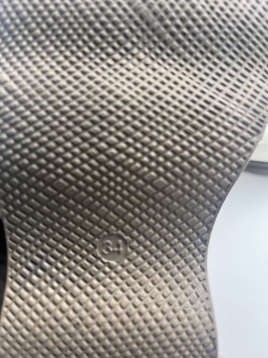 Продам новые сандали для девочки