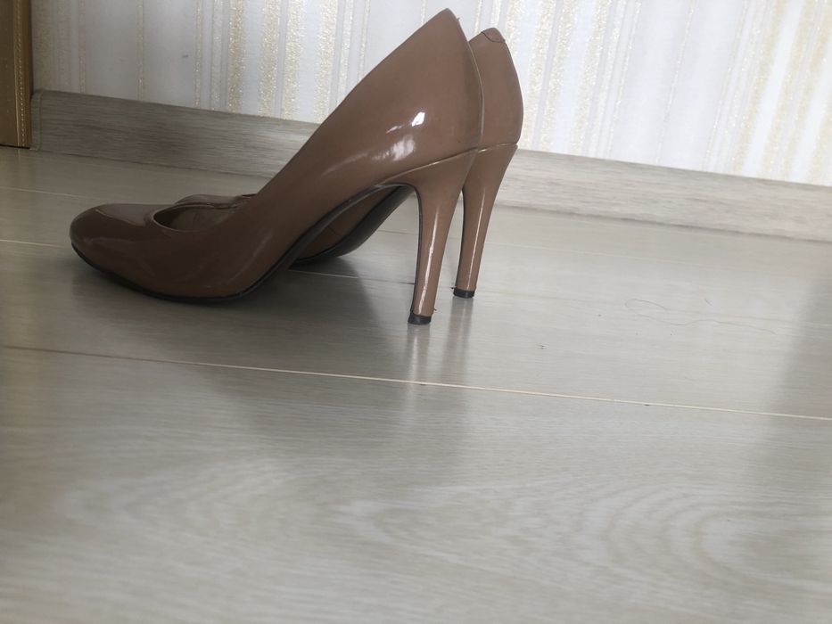 Продам женские туфли