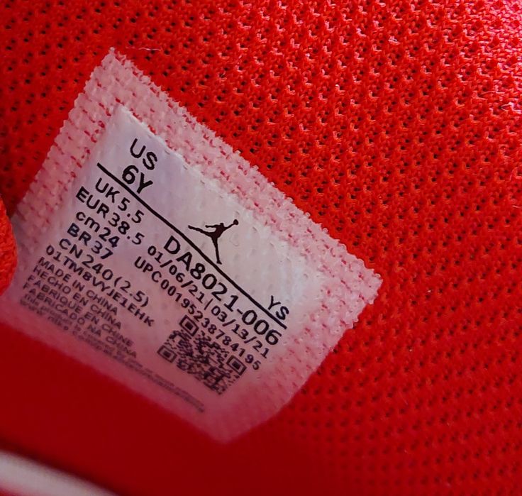 Мъжки / юношески маратонки Nike Air Jordan Max Aura 3 Bred, черно-черв