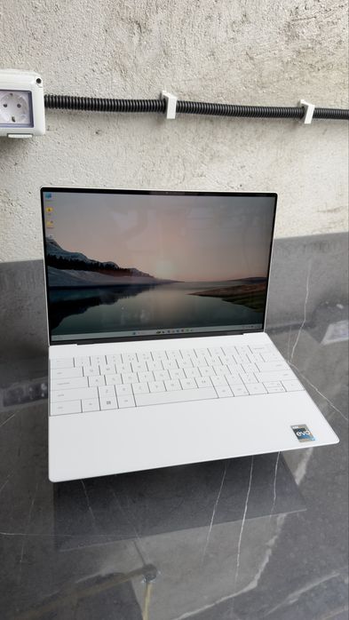 Dell XPS 13” OLED  i7(Gen12)/32GB DDR5/2TB nVME Pure White