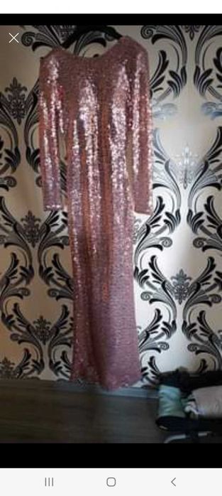 Продват се  офицялни рокли