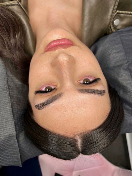 Aplicam extensii gene fir cu fir – Dayra Lashes