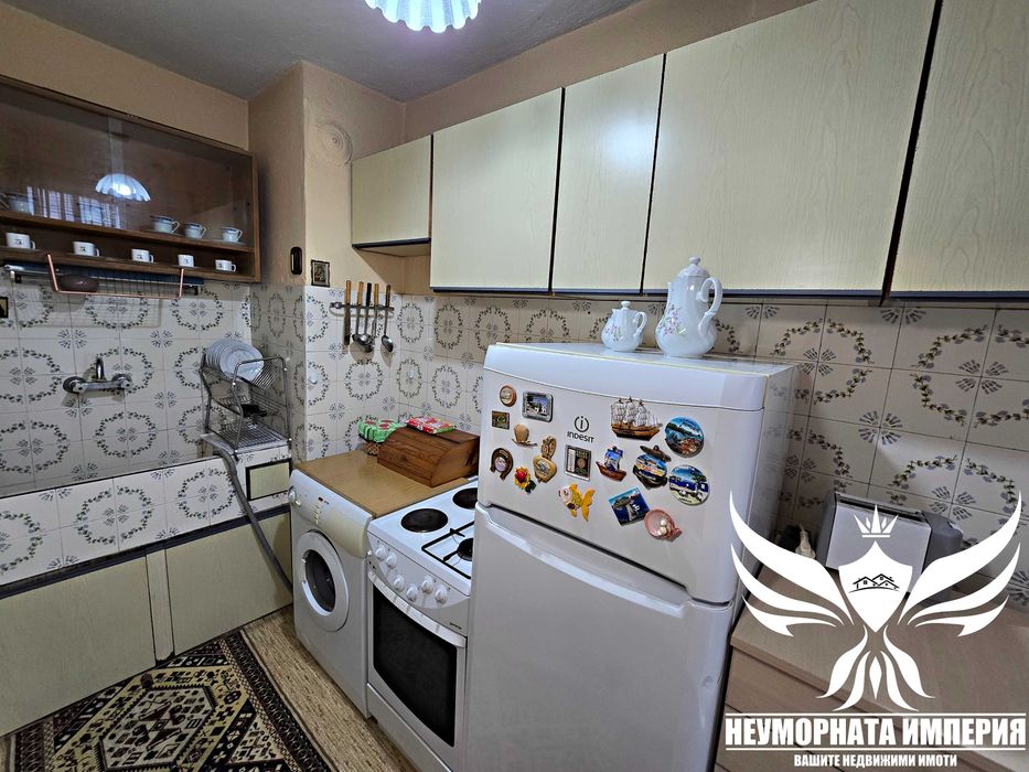 Продавам четиристаен апартамент 94кв. 1ет. гр.Асеновград, кв.Изток