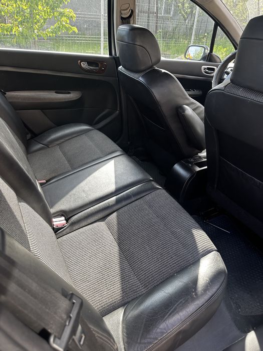 Peugeot 307 1.6 hdi propietar de 2 ani  plus inca unu pentru piese