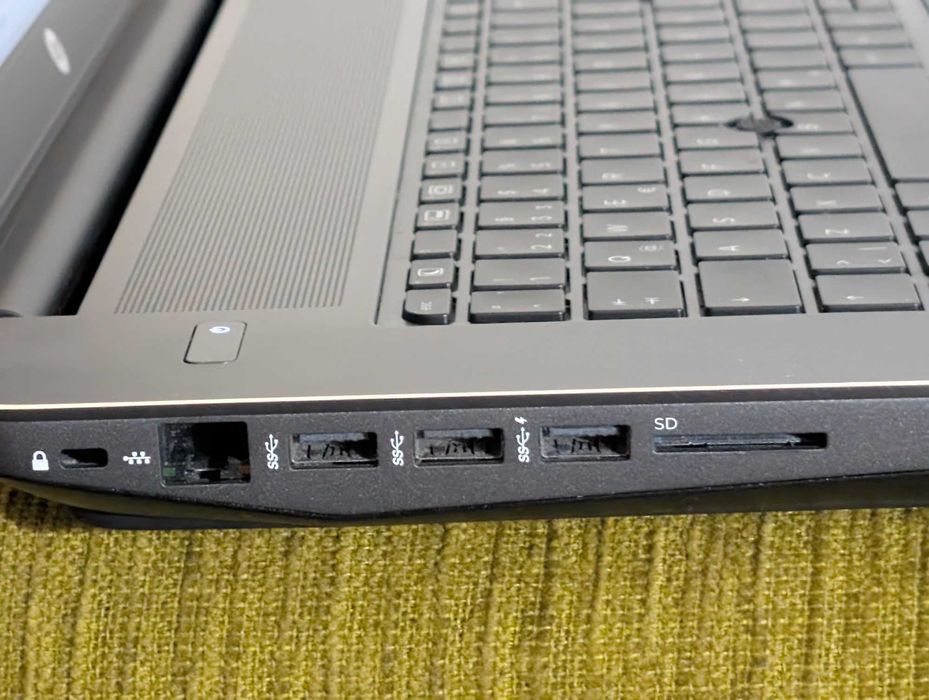 Laptop HP Zbook 17 G3, intel core  i7 6820Hq, Ram 16 GB ddr4, ssd 256