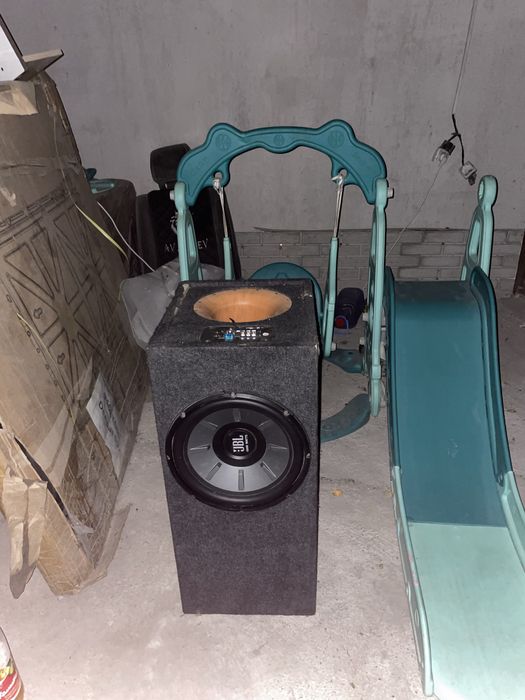 Продам Саббуфер Jbl