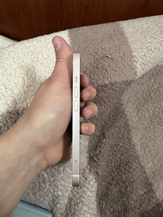 Продавам Iphone 13 бял 128GB Отлично Състояние