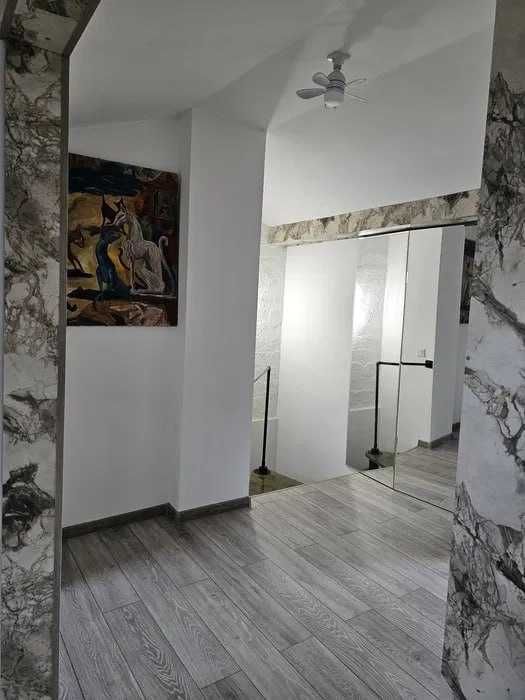 Вторичка, 4/4/4,  Северный вокзал, Сталинский дом 136м2 под ключ !!