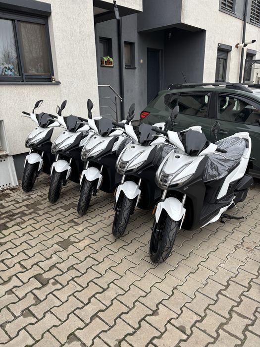 Scuter de inchiriat Kymco 50 cc/125cc.