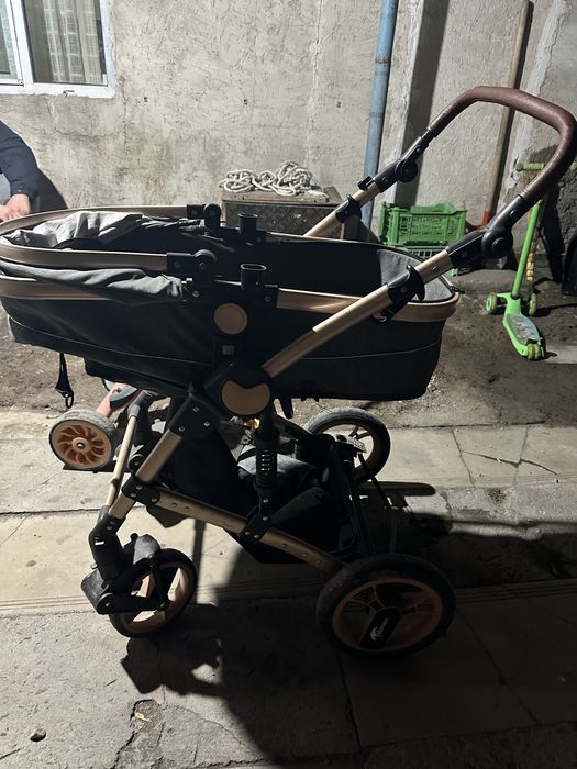 Продам манеж 15000