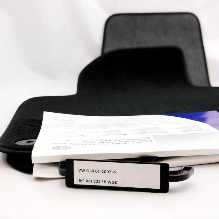 Велурени Стелки Оригинални VW Golf 6 Чисто нови Предни