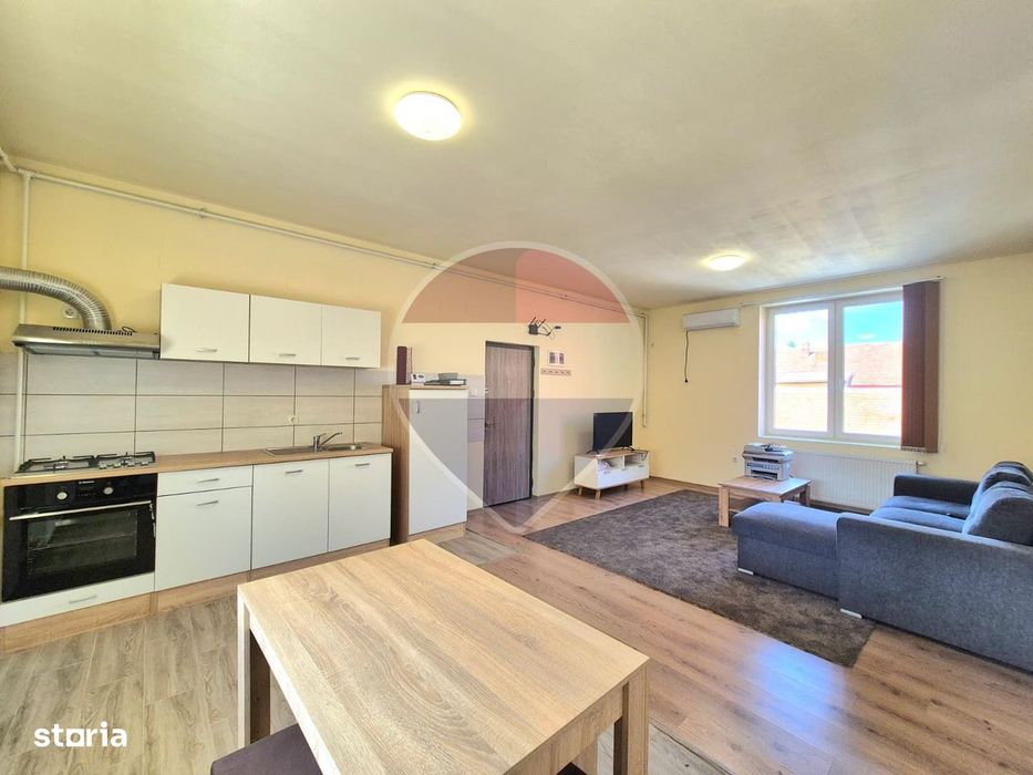 Apartament cu 3 camere, la prima închiriere, în zona centrală