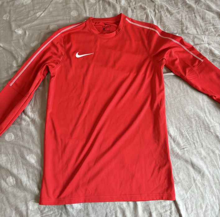 Продавам nike dri fit блуза