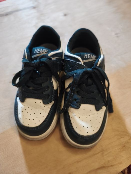 Спортивный обувь. Крассовок