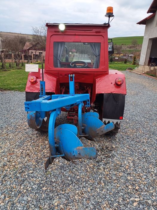 Vând tractor utb 445 cu utilaje