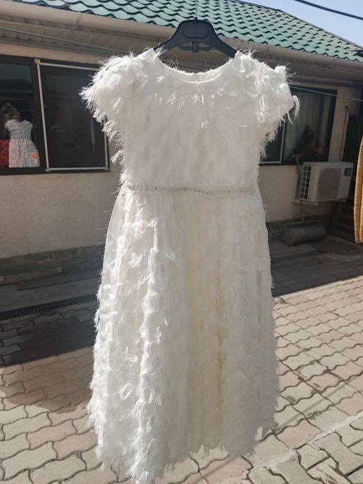 Нарядное платье на девочку рост 130см