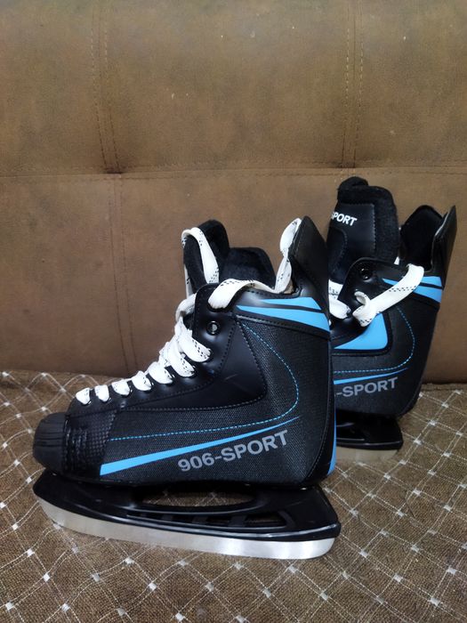 Коньки хоккейные