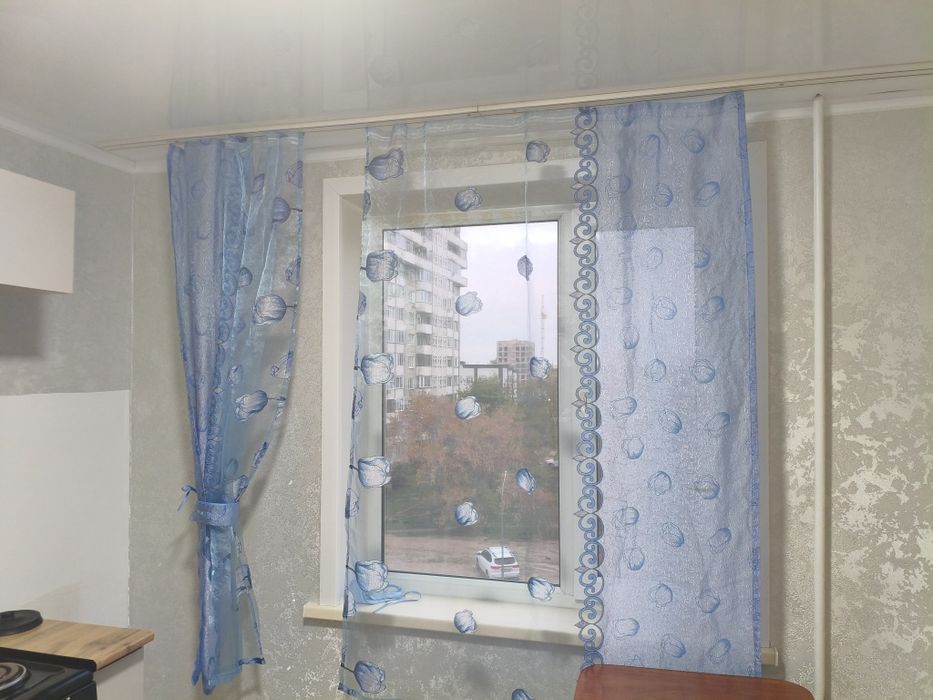 Продам шторы на кухню тюль