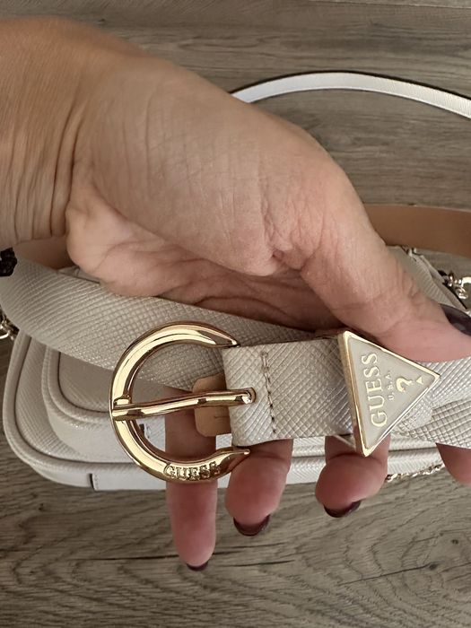 Дамска чанта и колан Guess Noelle