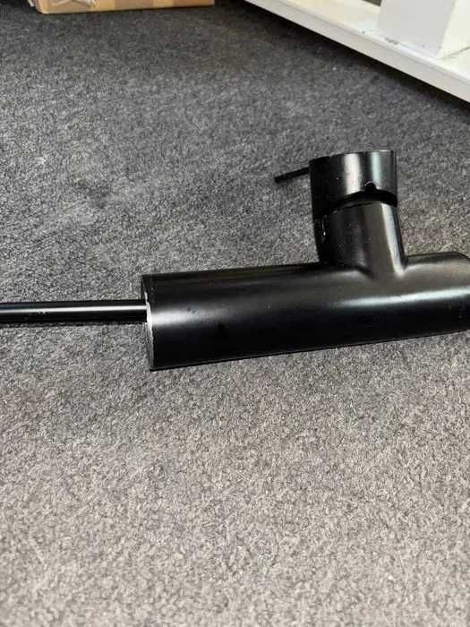 Baterie bucătărie neagră cu furtun extensibil, design modern