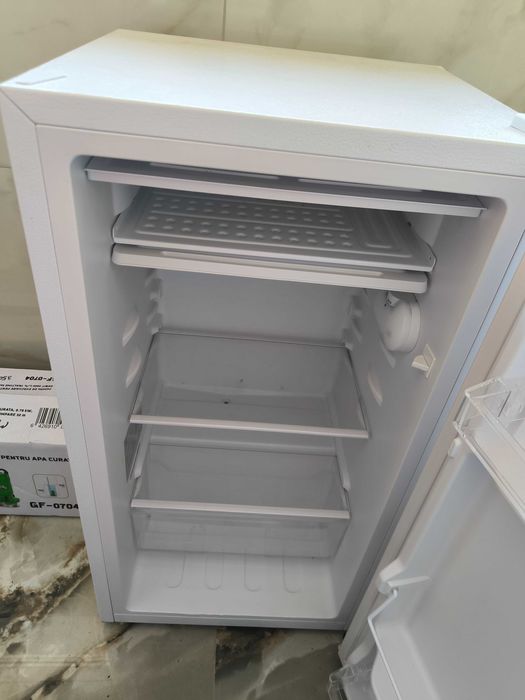 Mini frigider, utilizat 2 ani