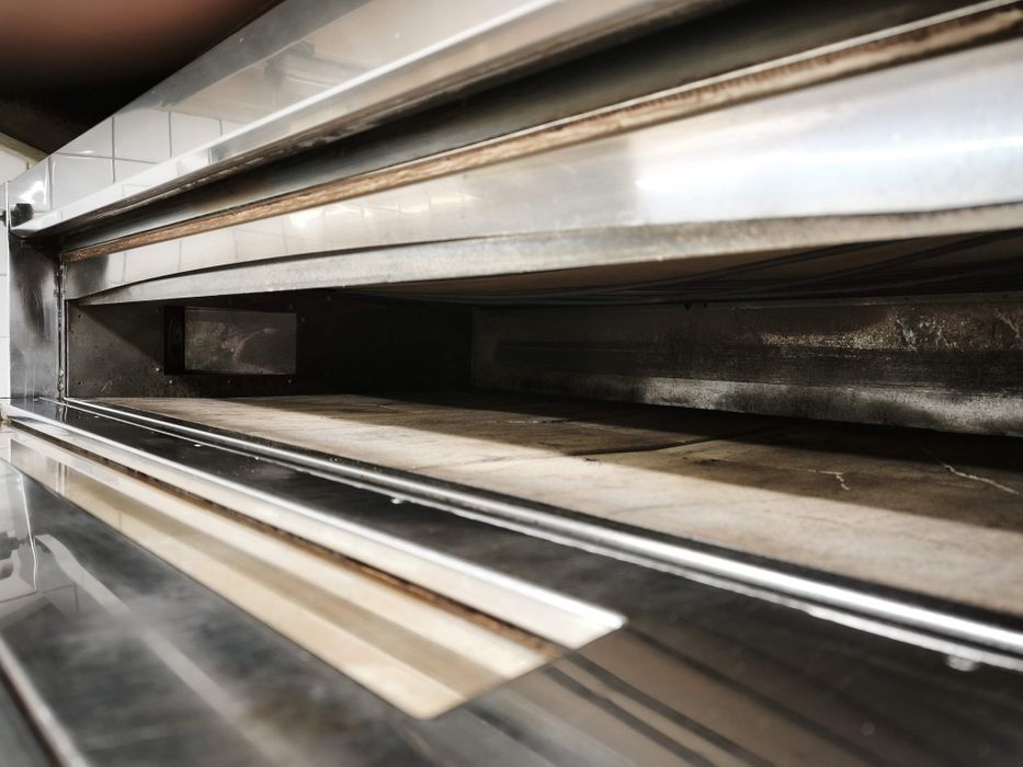 Фурна за печене на закуски, пици и хляб