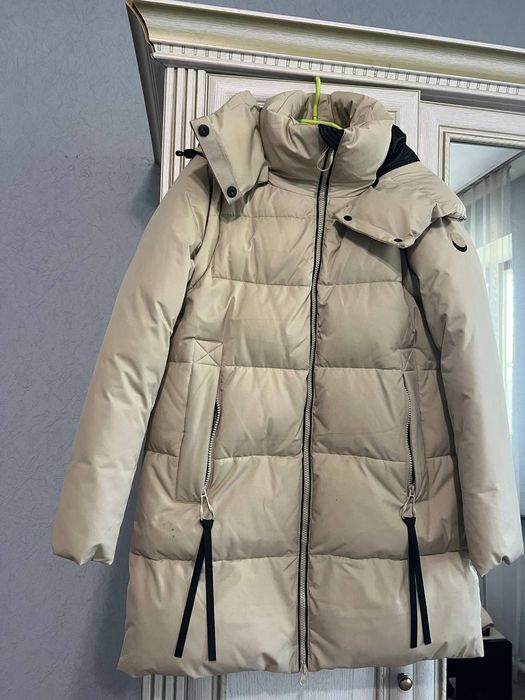 Продам 2 женских пуховика