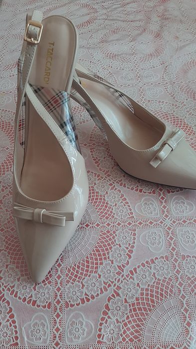 Басоножкалар  сотилади 40 размер