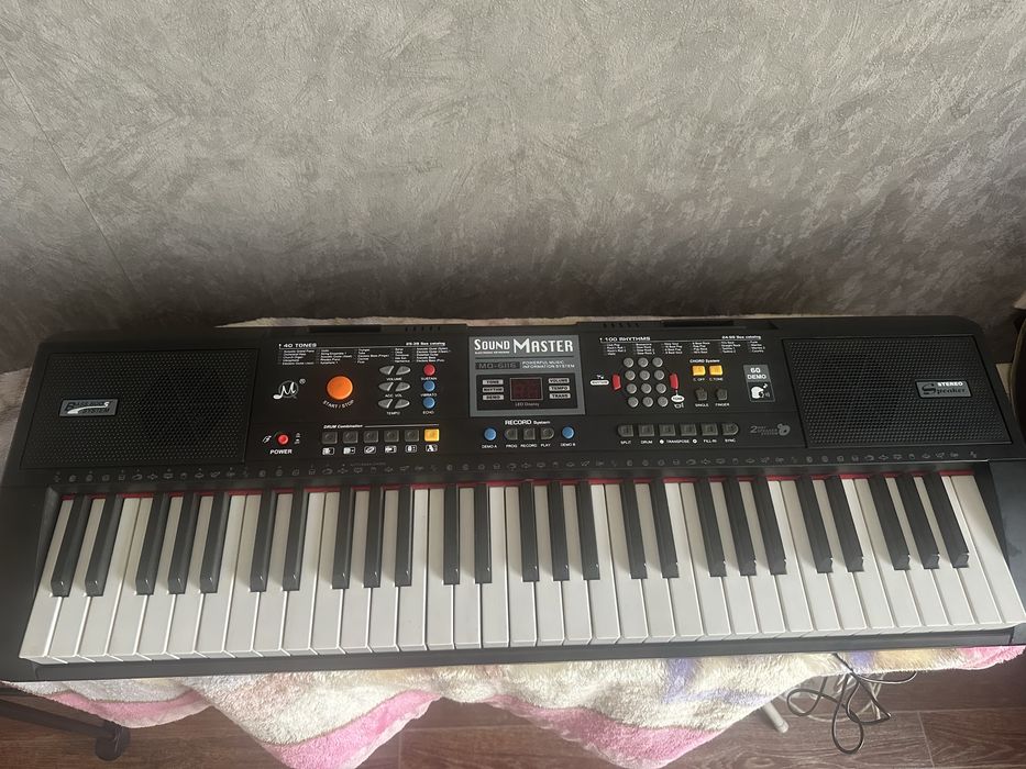 Продам синтезатор детский
