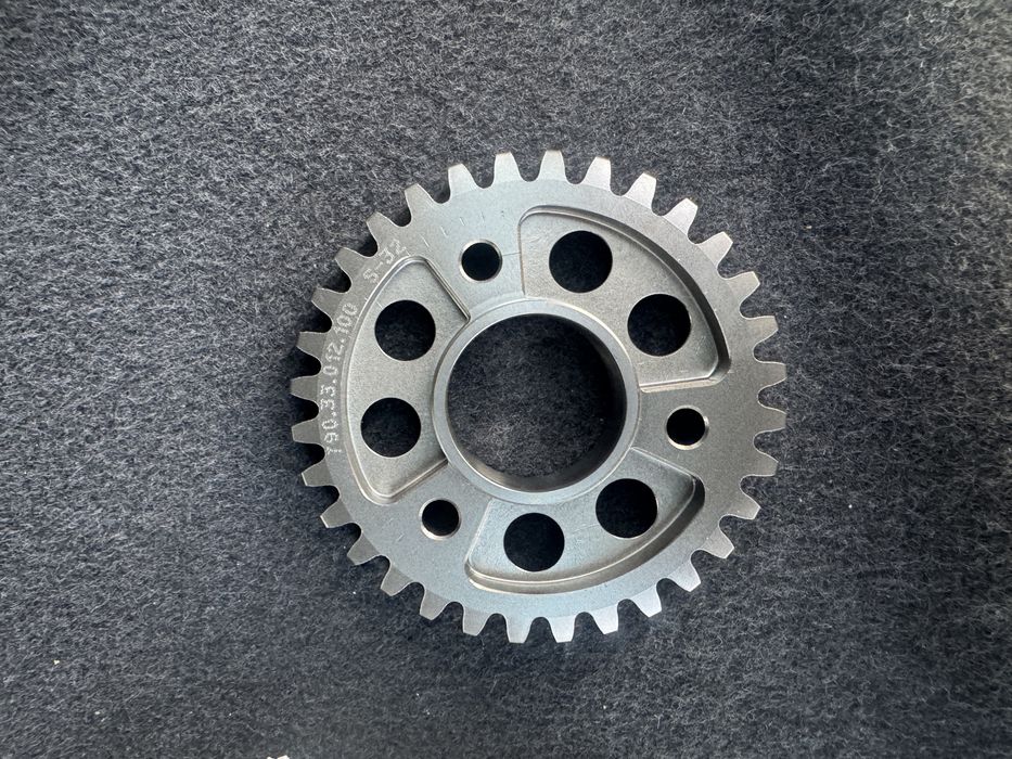 Ново оригинално зъбно колело за  KTM / Husqvarna – Part No: 79033012100