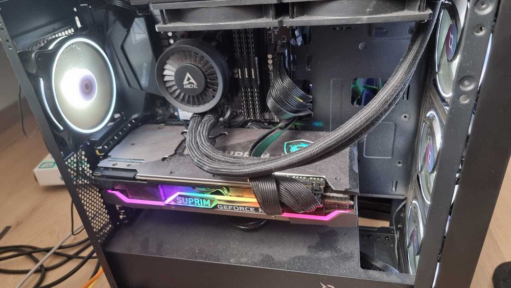 vand pc cu Nvidia  RTX 3090 SUPRIM