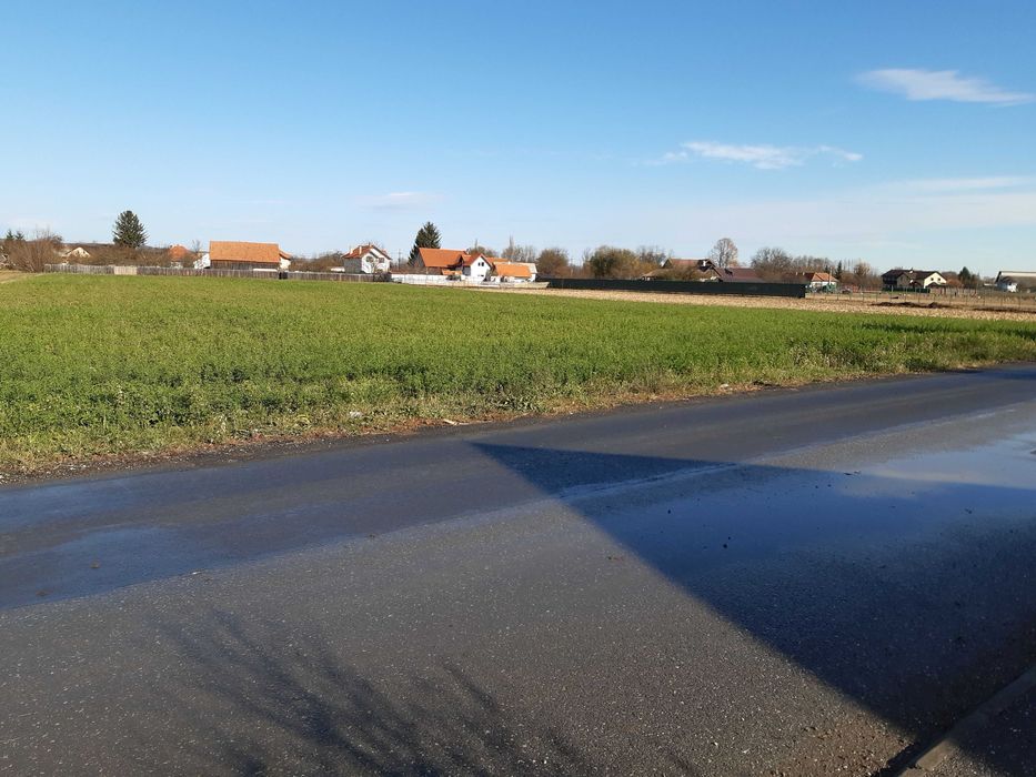 Vand teren intravilan construibil toate utilitatile la drum asfaltat central Lunca Calnicului