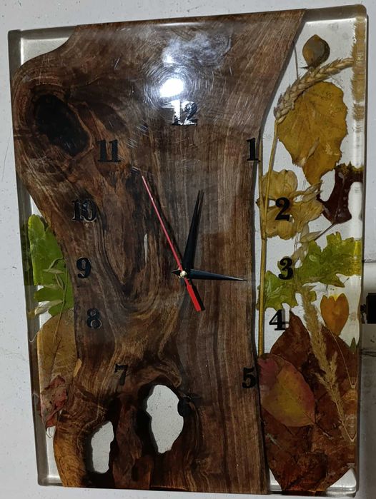 Часовник от дърво с епоксидна смола