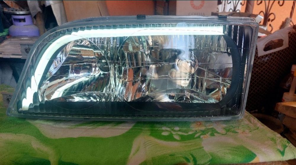 Истана микроавтобус фары