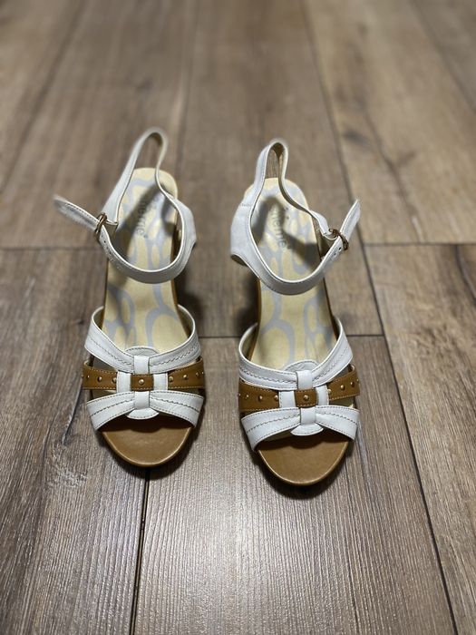 Босоножки новые 39 размер