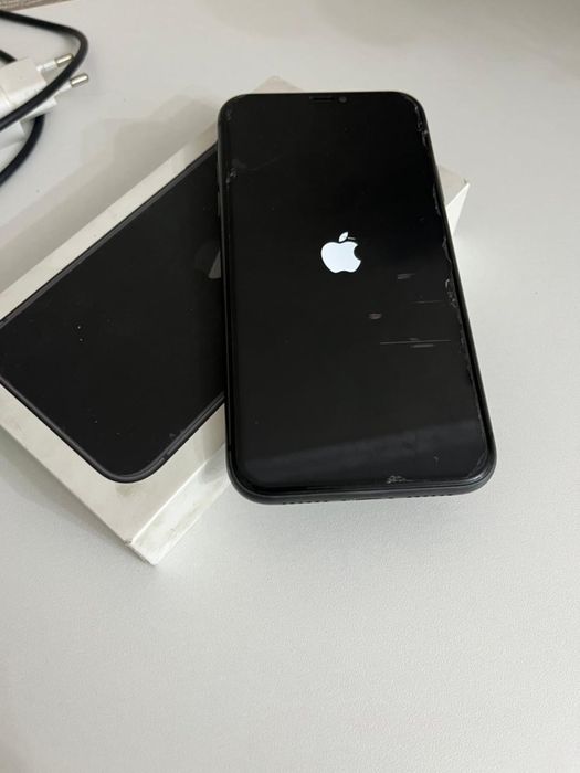 Продам айфон 11