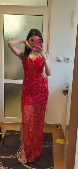 Червена Абитуриентска рокля