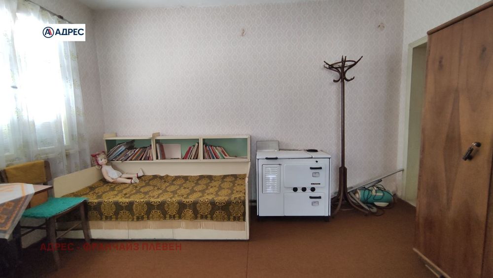 Къща в Плевен, област-гр.Славяново площ 200 цена 75000
