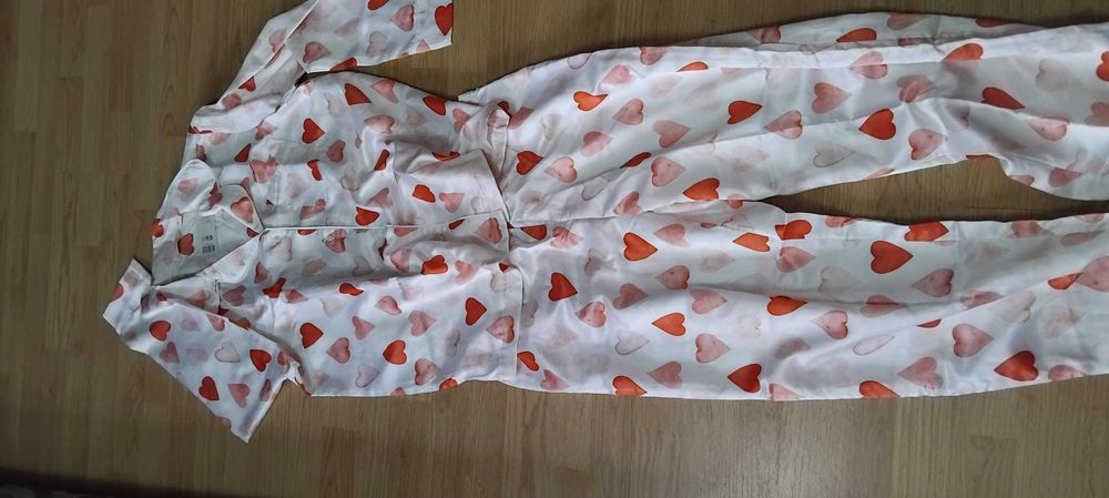 Pijama superba marime M/L,cu eticheta