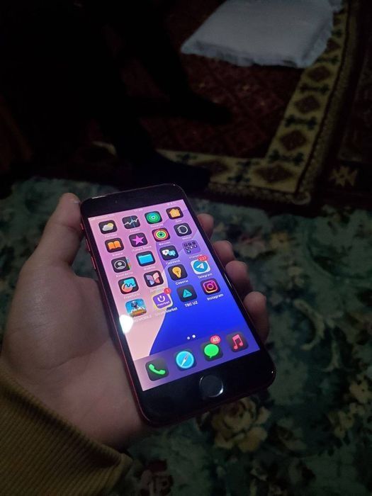 Iphone se 2020 64gb srochna sotiladi