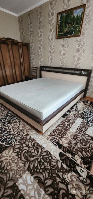 Кровать с матрасом